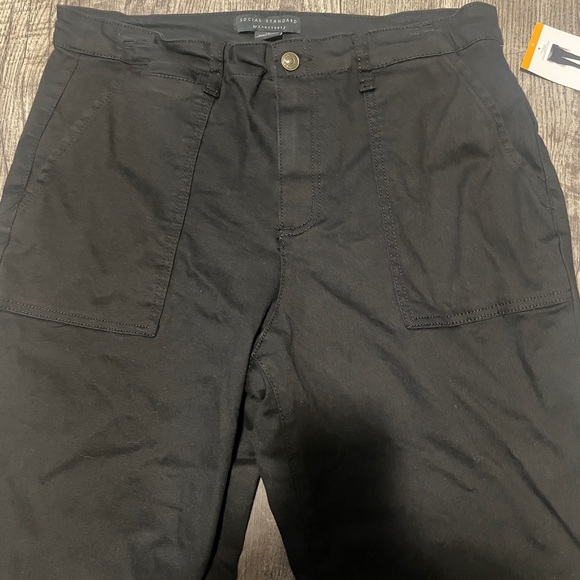 NWT SOCIAL STANDARD Black Utility Ankle Pants 8 Crop Trousers Twill Cigarette - Picture 8 of 14